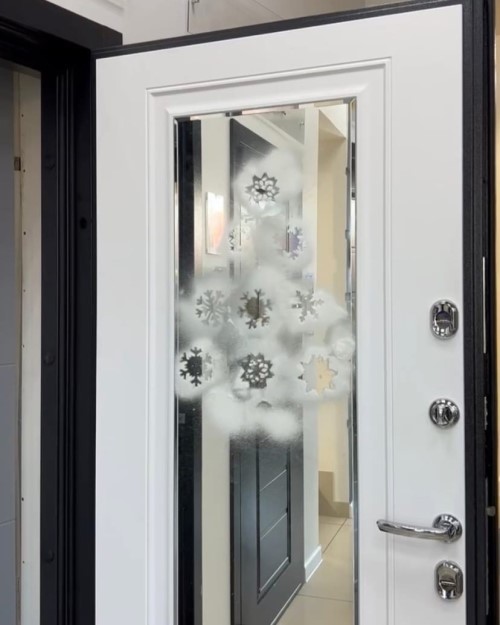 Входная дверь Torex с декором из искусственного снега
